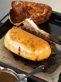 Седло ягненка в прованском тесте