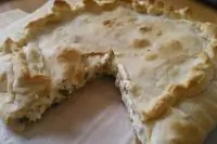 Слоеный пирог с творогом и зеленью