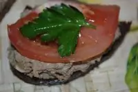 Пикантные гренки с печенью