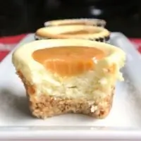 Карамельные чизкейки в формочках