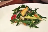 Пряная руккола с камчатским крабом