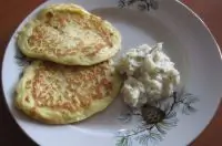 Оладьи из цукини с сырным соусом