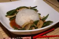 Стручковая фасоль с грибами шимеджи