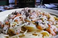 Паста с креветками в чесночно-сливочном соусе