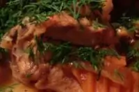 Кролик, тушеный с овощами и паприкой