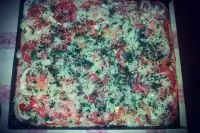 Пицца с шампиньонами, помидорами и укропом