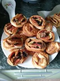 Слоеные булочки с ветчиной и зеленью