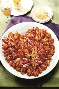 Фруктовое сердце со сливами