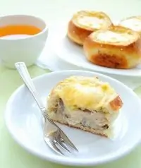 Жульен с курицей в булочке