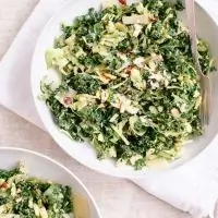 Шпинат с кешью и ореховым соусом