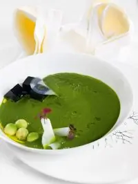 Суп из щавеля с желе из краснокочанной капусты