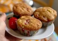 Мини-маффины с клубникой и рикоттой