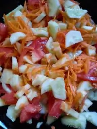 Салат овощной с яблоком