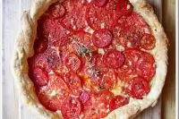 Галета с томатами и брынзой