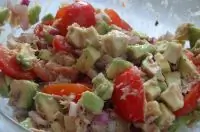 Сальса из авокадо с тунцом