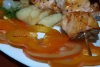 Семга на шпажках, запеченная в духовке