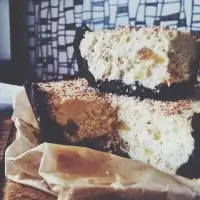 Кокосовый чизкейк с кусочками ананаса