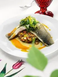 Сибас с рататуем и соусом из сладкого перца