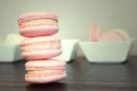 Нежнейшее французское миндальное печенье макароны ягодной начинкой