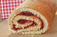 Бисквитный рулет с творогом