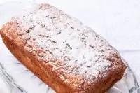 Кекс с кленовым сиропом и яблоками