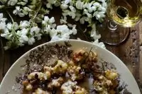 Цветы акации во фритюре