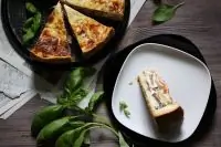 Пирог с баклажанами, базиликом и моцареллой