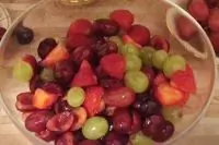 Ягодный салат с мороженым