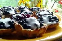 Корзинки с ягодами и лимонным кремом