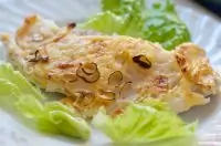 Куриное филе в сливках с персиками