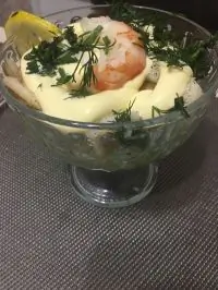 Салат-коктейль из креветок