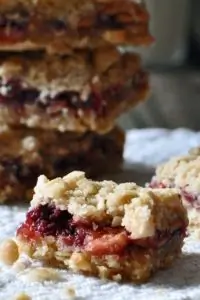 Овсяно-кокосовый пирог с малиной