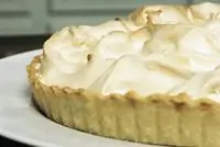 Лимонный пирог со швейцарской меренгой