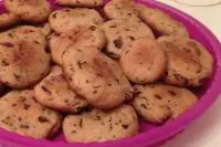 Печенье с шоколадом и вишней