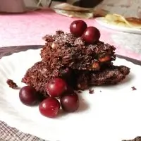 Брауни с вишней и миндалем