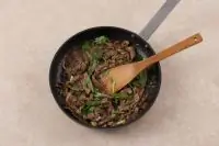 Говядина с базиликом по тайски