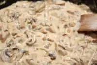 Сливочный соус для пасты с шампиньонами, цветной капустой, семечками тыквы и подсолнечника