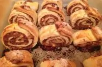 Булочки с корицей, орехами и сахаром