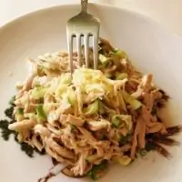 Салат с курицей и огурцами