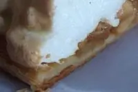 Нежный яблочный пирог с меренгой