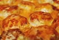 Куриные тефтели под соусом