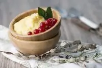 Каша из кукурузной крупы с яблоками в мультиварке