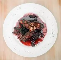 Каре ягненка с дору и ежевикой