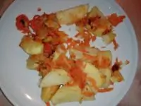 Картофель по деревенски с яблоками и морковью