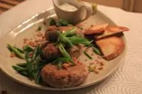 Гречневые котлеты с пармезаном и сметанным соусом