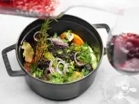 Говяжьи щеки, тушенные в красном вине