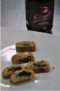 Миндальное печенье со сладкими оливками