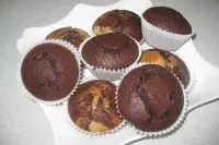 Цветущие пестрые маффины