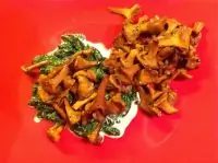 Лисички со шпинатом