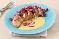 Куриная грудка, фаршированная шампиньонами с кукурузным кремом